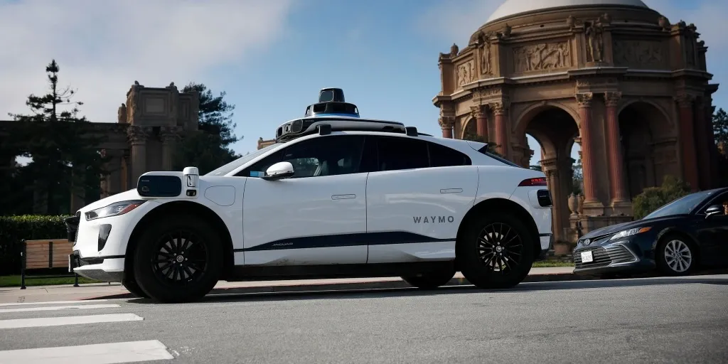 Унікальний випадок: жінка народила у безпілотному таксі Waymo в Сан-Франциско