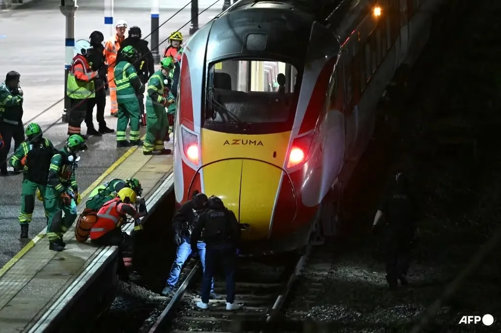 На поїзді в Англії сталося кілька нападів ножем