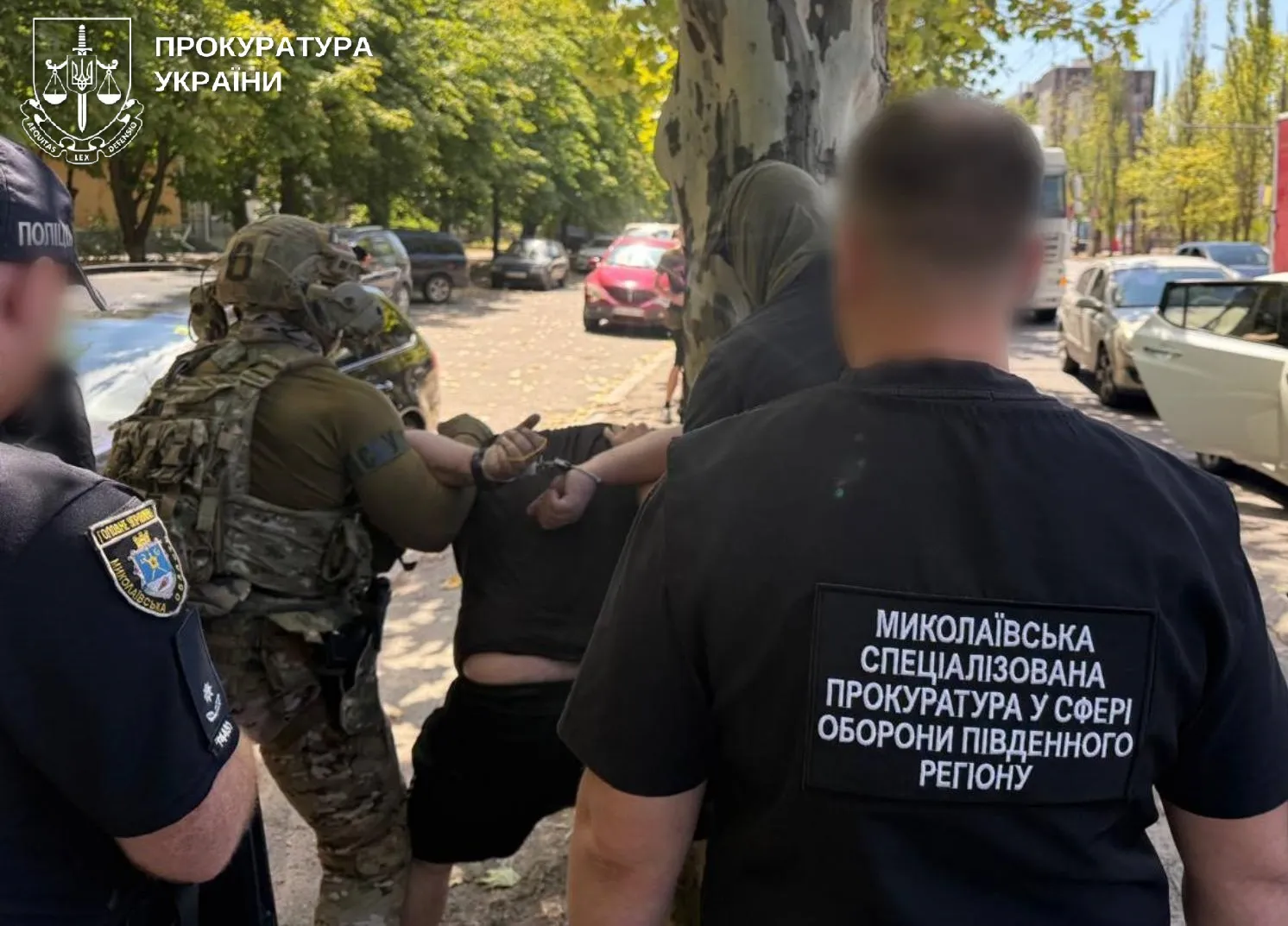 У Миколаєві судитимуть військового за продаж гуманітарних позашляховиків для армії