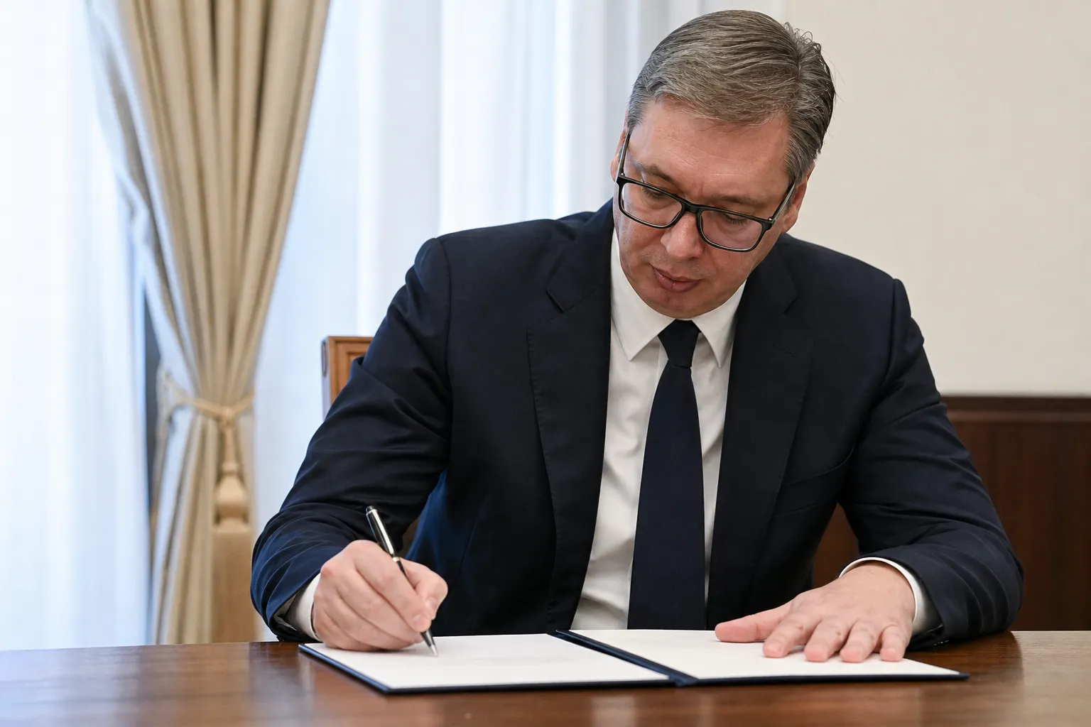 Prezydent Vučić zarządził przedterminowe wybory w Serbii na 25 października — Balkan Insight