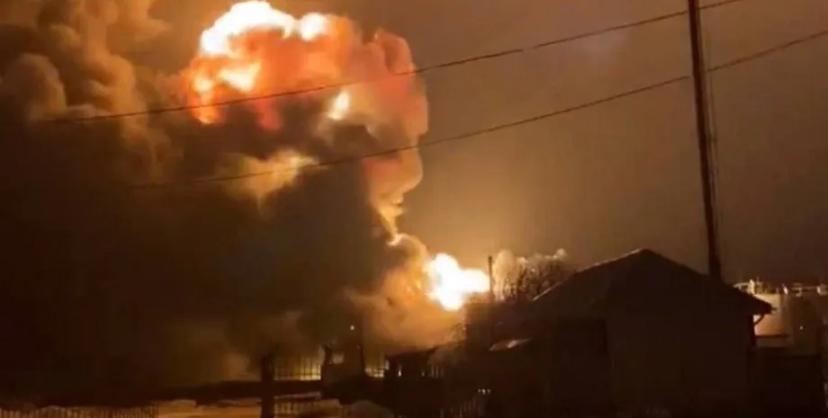 У Волгоградській області рф дрони атакували нафтобазу, спалахнула пожежа