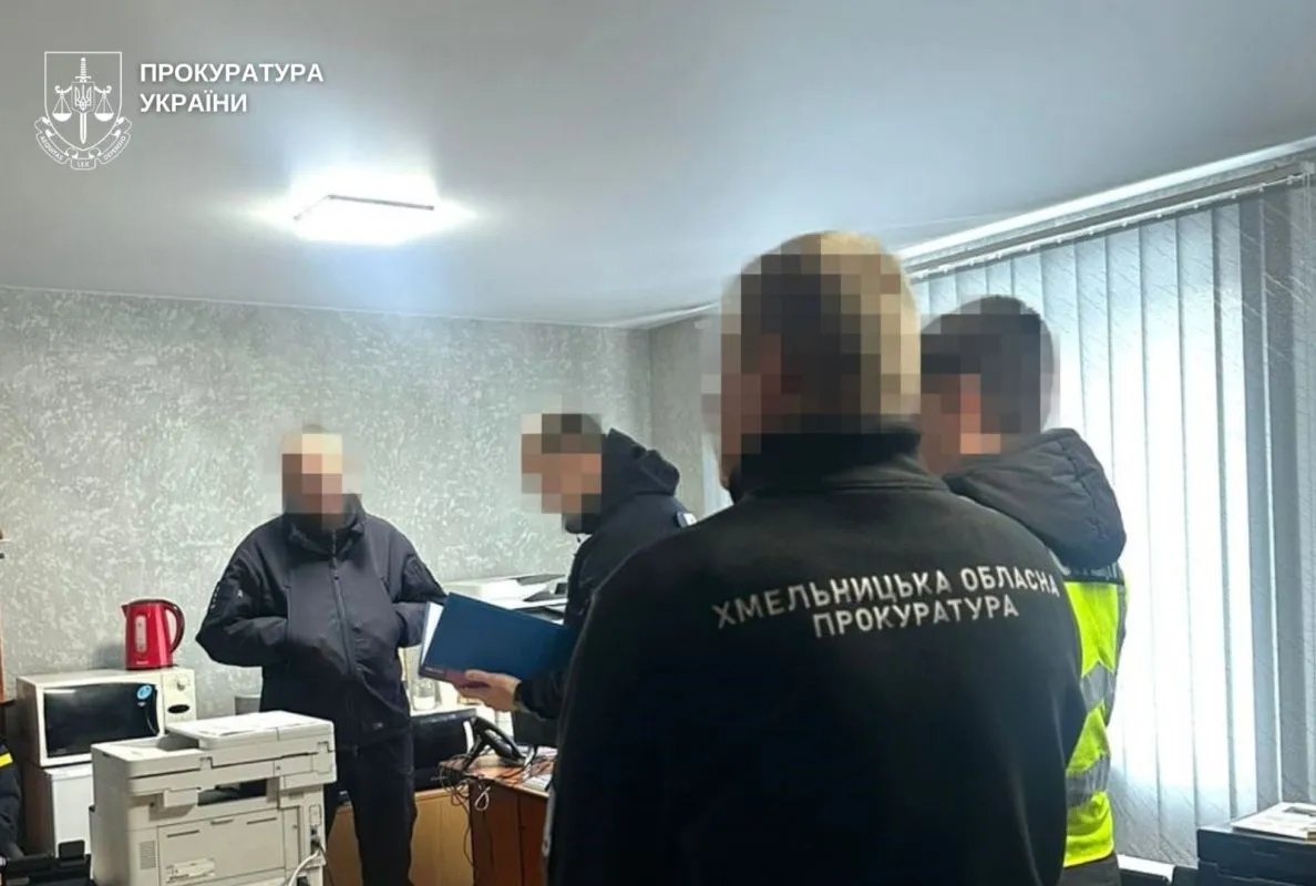 Посадовцям ДСНС на Хмельниччині оголосили підозри через закупівлю непридатного спорядження