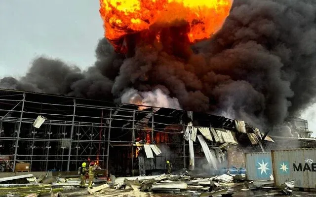 Відео: На нафтопереробному заводі в Хайфі спалахнув вогонь після атаки