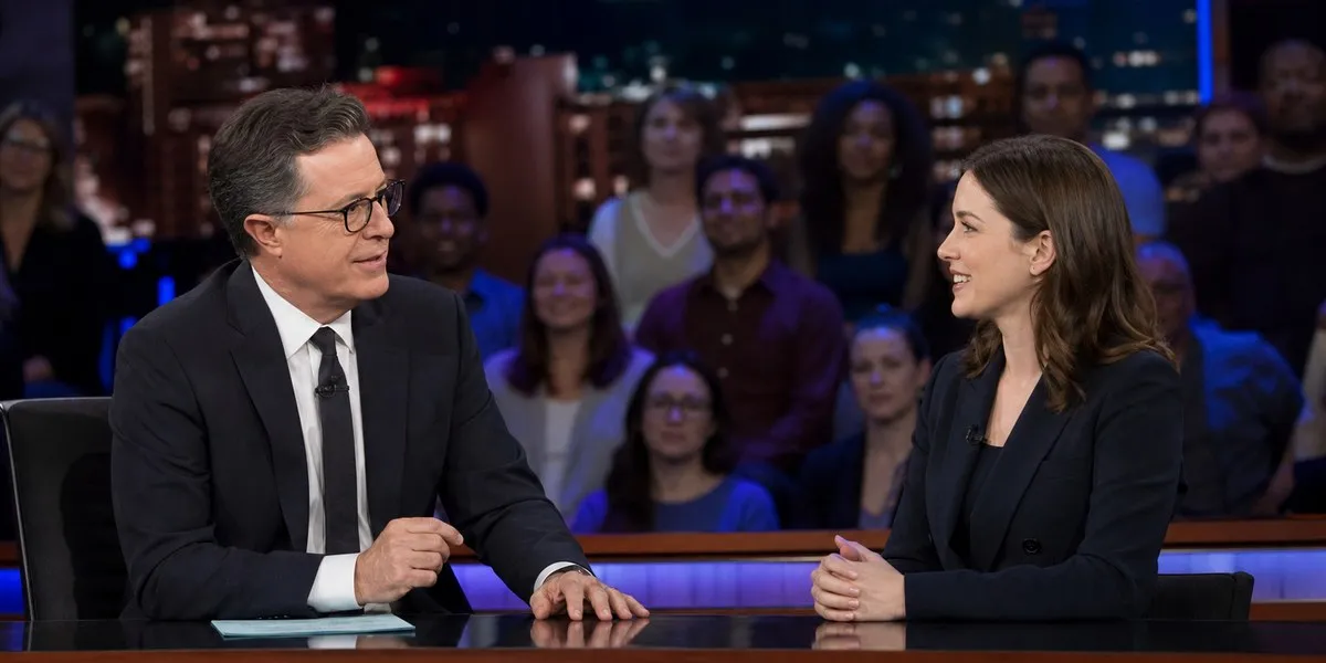 Джейн Уиклайн спародировала гендиректора Anthropic в SNL — The National