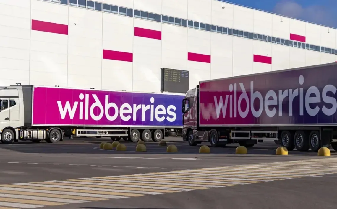 Відео: дрони атакували Підмосков’я, спричинивши пожежі біля Wildberries та підприємства