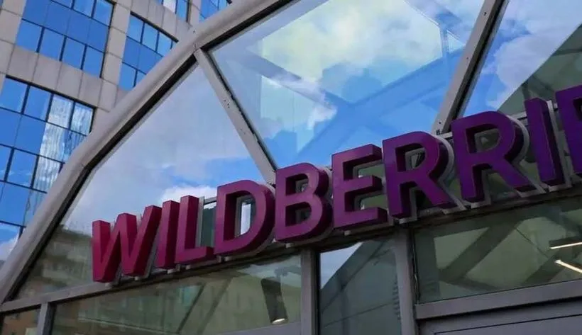Відео: дрон влучив у склад Wildberries у Московській області