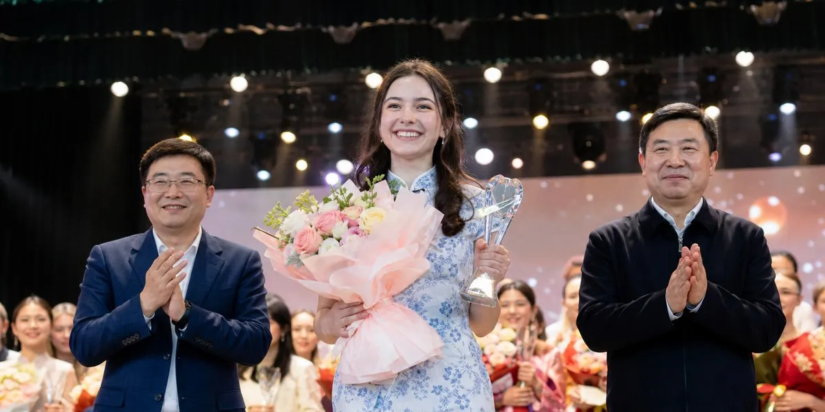 美国女学生威拉·布鲁贝克在中国赢得“汉语桥”比赛冠军——ECNS