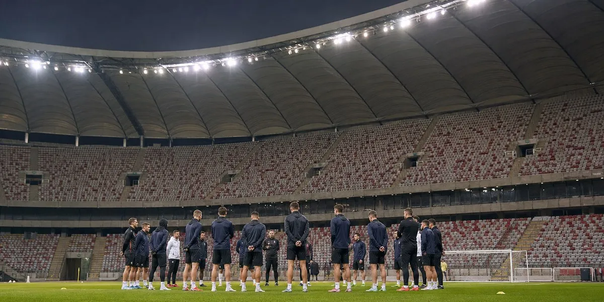 Piłkarze Wisły dwukrotnie zaprotestowali z powodu zamkniętego sektora Legii — Interia Sport