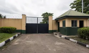 К Саакашвили не пускают личного врача, медик вынужден ждать часами