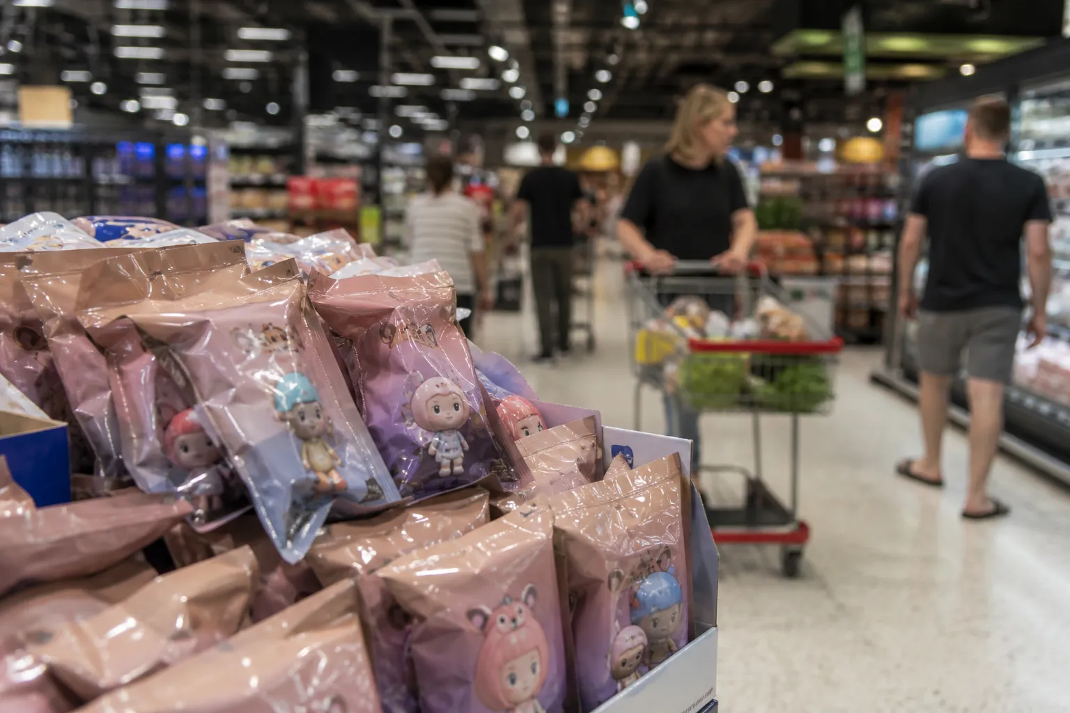 Coles sales temporarily slowed amid Woolworths Ooshies promotion
