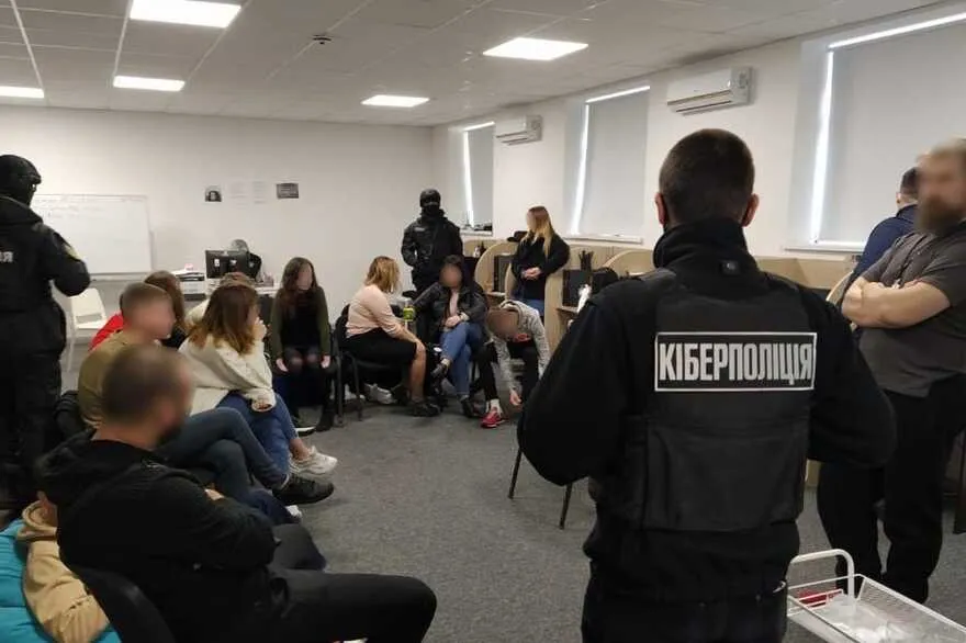 В Україні винесли 18 вироків у справах про шахрайські кол-центри