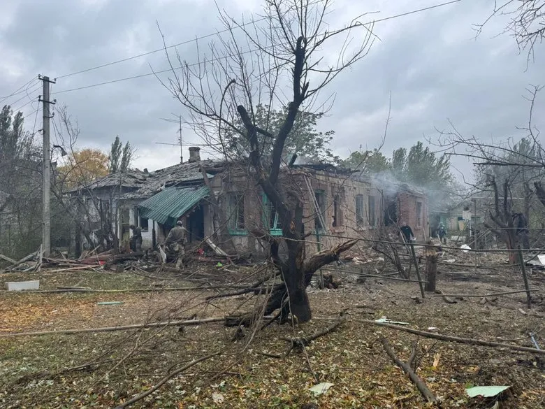 Росіяни скинули КАБи на Слов’янськ, є жертви та руйнування Росіяни скинули КАБи на Слов’янськ, є жертви та руйнування