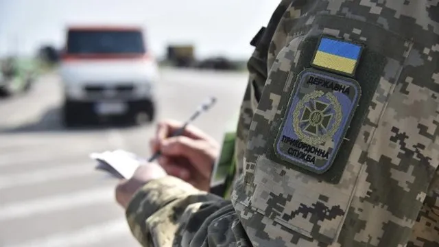 В Україні уточнили правила виїзду жінок за кордон