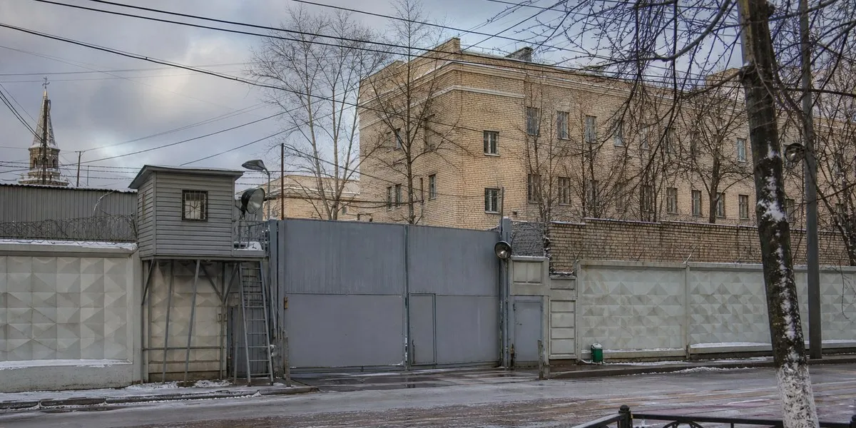 Глава «Яблока» требует расследовать заявления о пытках Кынева — The Moscow Times