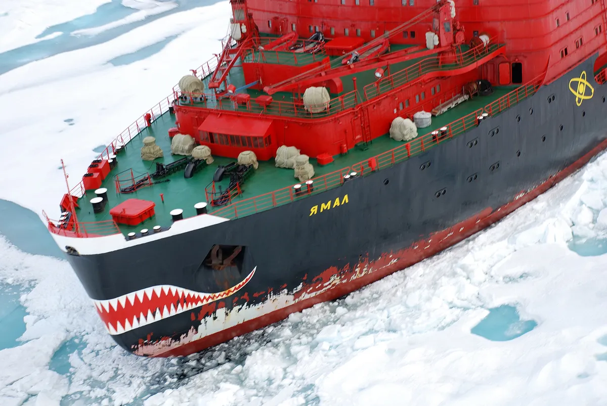 рф вперше перекинула в Арктику усі свої атомні криголами – The Telegraph
