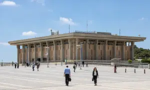 W Pakistanie benzyna podrożała o 12,90 rupii za litr — Dawn