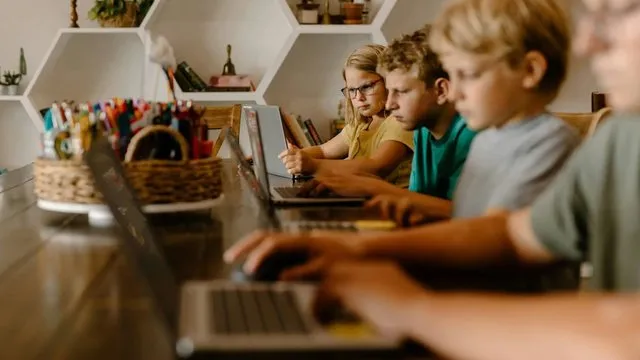 У Києві тимчасово об’єднають школи та садочки через проблеми з опаленням