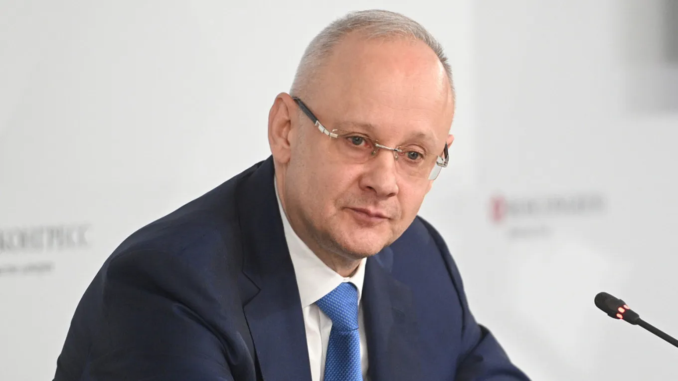 В РФ попри скасування сотен рейсів заявили про безпечне небо