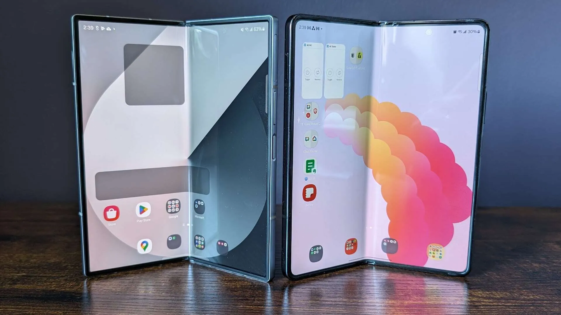 Samsung готує «широкий» складаний смартфон для конкуренції з iPhone Fold