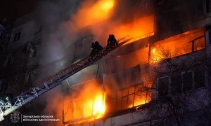 У Кривому Розі пролунали вибухи, є влучання у житловий будинок