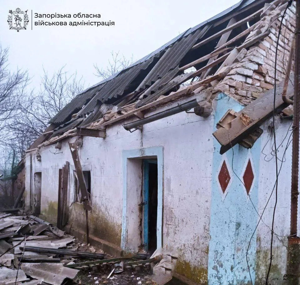 На Запоріжжі троє людей отримали поранення через атаку РФ, зруйновано будинки