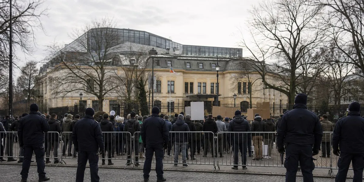 Żurek polecił ocenić działania protestujących przed Trybunałem Konstytucyjnym — Interia