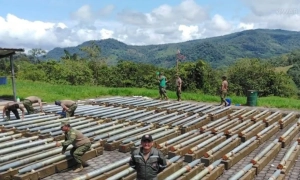 Armia Ekwadoru uderzyła «Gradami» w narkotrafik - wideo