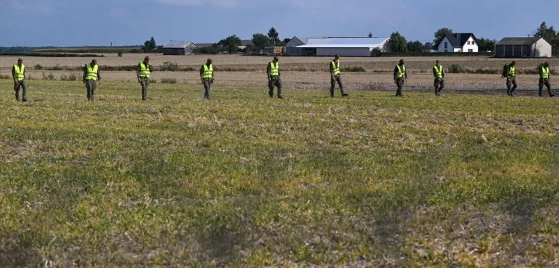 Польща тимчасово зупинила пошуки уламків російських дронів, що порушили її повітряний простір у вересні Польща тимчасово зупинила пошуки уламків російських дронів, що порушили її повітряний простір у вересні