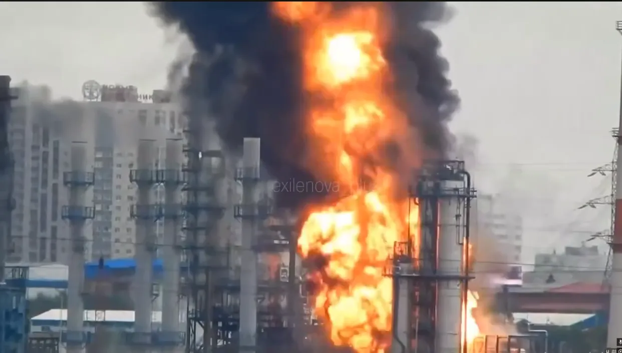 Повреждена ключевая установка по переработке нефти на Московском НПЗ — СБУ