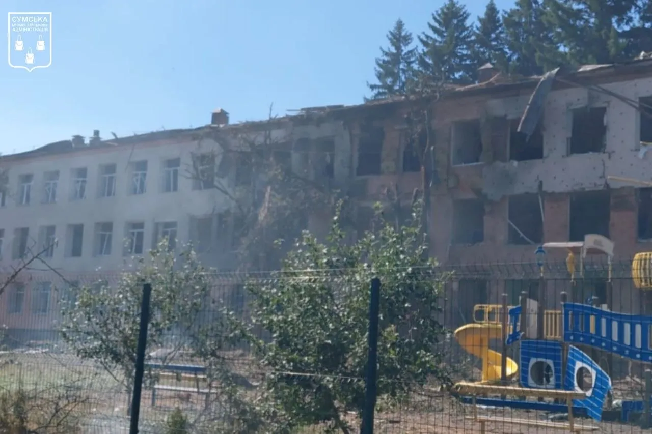 Росія вдарила КАБом по навчальному закладу в Сумах