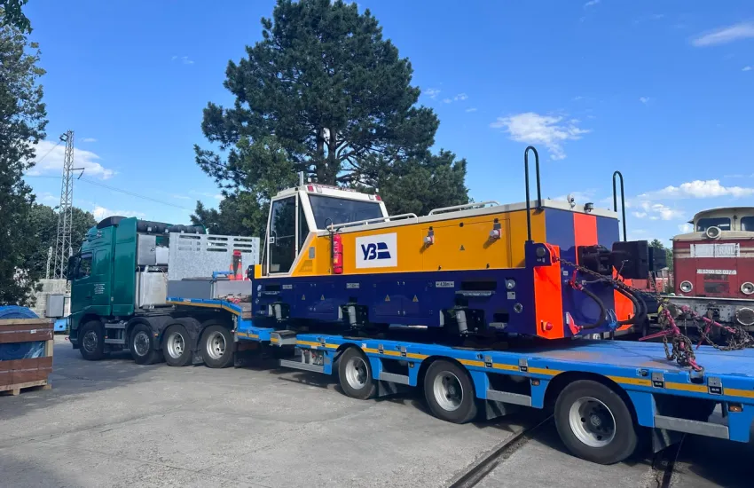 Ukrzaliznytsia received two new battery-powered shunting locomotives from Bulgaria