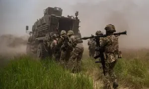 Дніпро зазнав атаки дронів-камікадзе: спалахнула пожежа, є постраждалі 