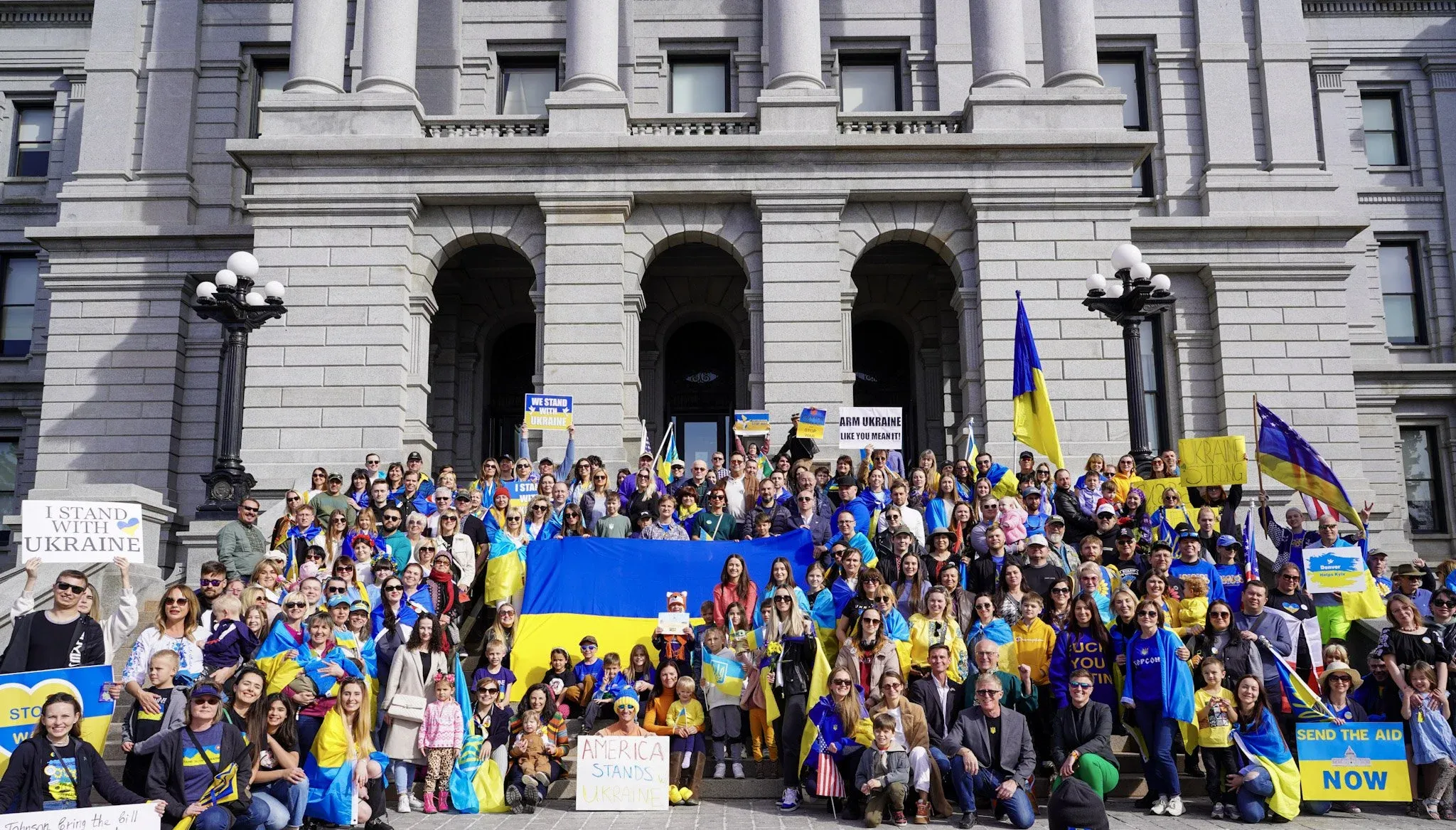 Від Парижа до Сеула світ підтримав Україну у річницю вторгнення