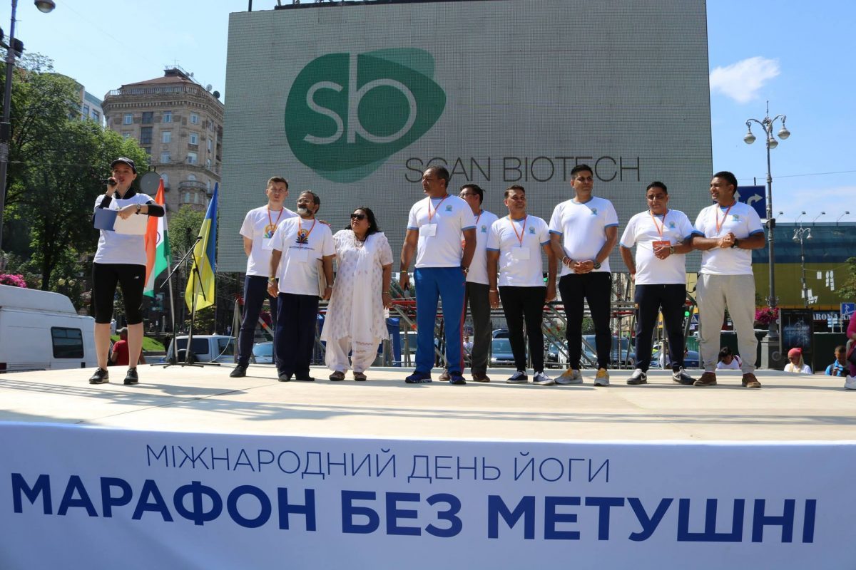 На Крещатике йоги установили новый рекорд. Видео