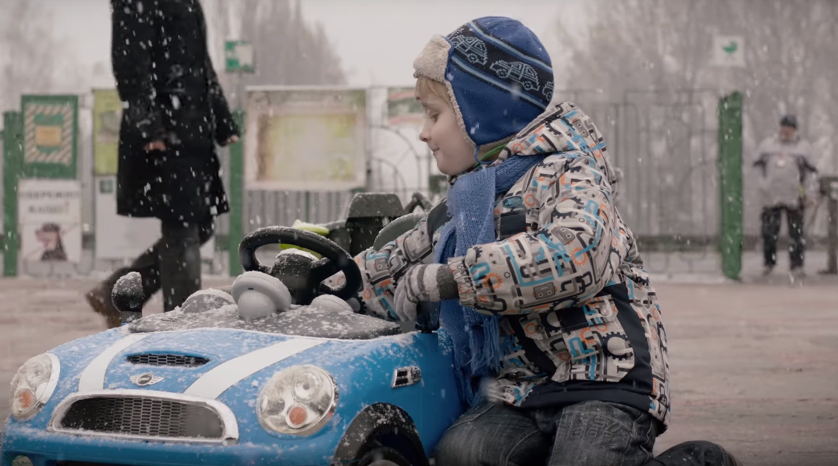 Мининформполитики показало социальную рекламу о важных чувствах