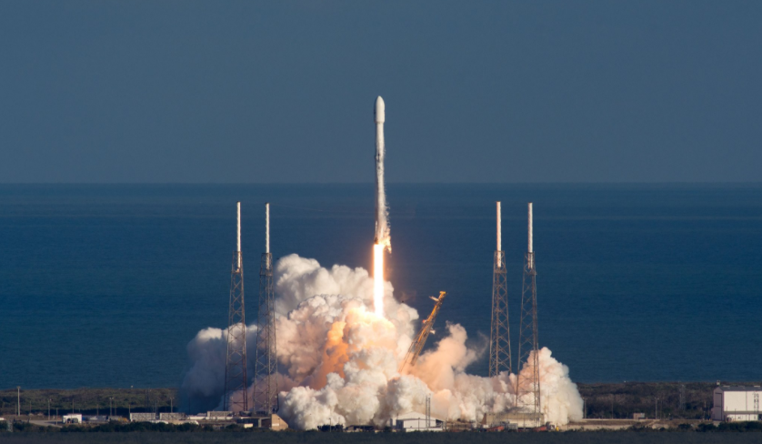 SpaceX купує компанію, яка виготовляє парашути для космічних кораблів - ЗМІ