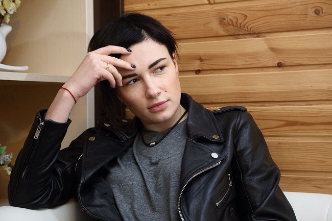 Відео: співачку Приходько та режисера «Кіборгів» використали для піару Порошенка