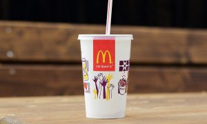В McDonald's появятся бумажные соломинки