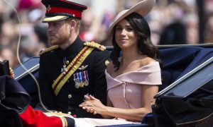 Фото: Меган Маркл впервые вышла в свет вместе с Королевой