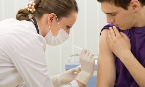 МОЗ визначило порядок вакцинації українців, які стали у чергу на порталі «Дія»