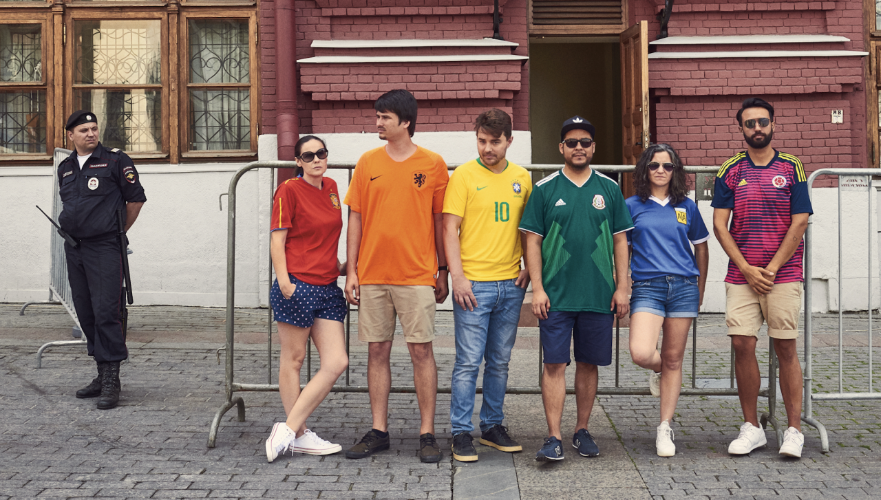 ЛГБТ-активисты провели в Москве акцию «Скрытая радуга»