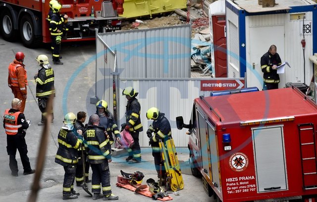 Фото: в Праге обрушилось здание, пострадали заробитчане
