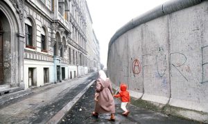 В Берлине построят аттракцион в виде Берлинской стены