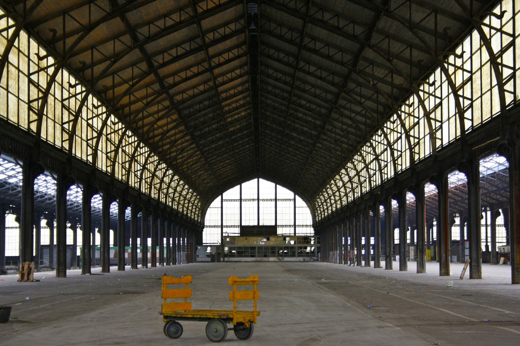 В Брюсселе появится «Это не улица» по мотивам картины Магритта