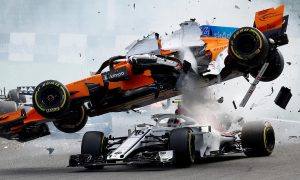 Видео: на Гран-При Формулы 1 в Бельгии столкнулись три болида