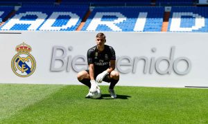 Голкипер сборной Украины по футболу официально перешел в испанский клуб