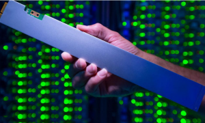 Фото: Intel представила ёмкий SSD-диск необычной формы