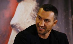 Фото: Владимир Кличко продает свою картину в пользу нуждающихся