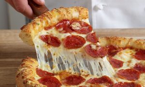 Россияне делали татуировки с логотипом Domino's ради бесплатной пиццы