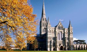 В TripAdvisor запретили оставлять отзывы о соборе в Солсбери